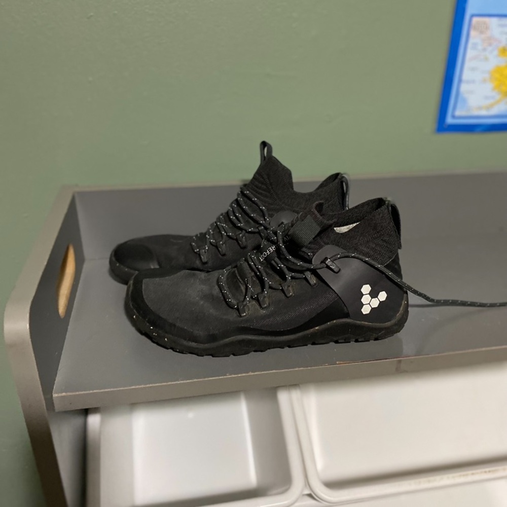 Vivo barefoot black women’s shoes